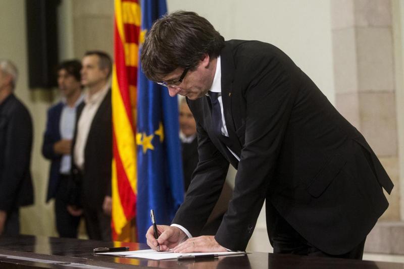Catalogna: “Indipendenza con l’art. 155”. Sabato Madrid revoca l’autonomia Catalogna: “Indipendenza con l’art. 155”. Sabato Madrid revoca l’autonomia