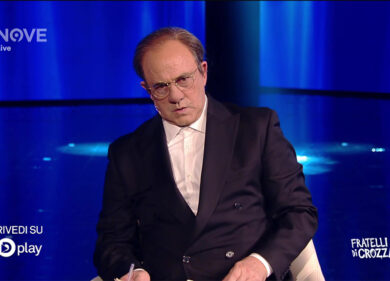 Crozza-Padoan: sui pensionati “se morissero poi i conti tornerebbero”