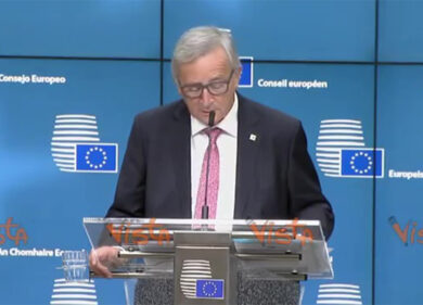 Juncker smemorato, in conferenza non ricorda nome commissario Ue