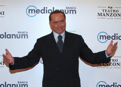 Pensioni, Berlusconi: “1000 euro pensioni minime anche per mamme”. APE PENSIONI CAOS