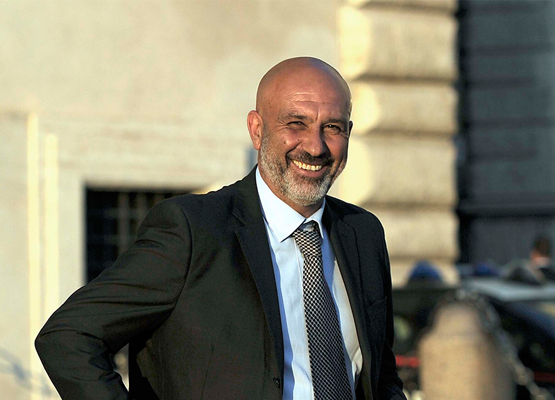 Milano, il sindaco di Amatrice premiato con la Stella al Merito Sociale Milano, il sindaco di Amatrice premiato con la Stella al Merito Sociale