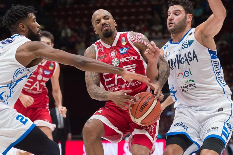 Olimpia Milano cala il poker in campionato e spazza Brindisi: 93-73 Olimpia Milano cala il poker in campionato e spazza Brindisi: 93-73