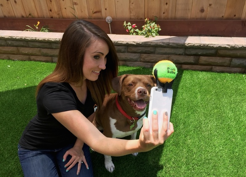Siamo tutti malati di social e selfie dipendenti. “Ma è una vita ritoccata” Siamo tutti malati di social e selfie dipendenti. “Ma è una vita ritoccata”