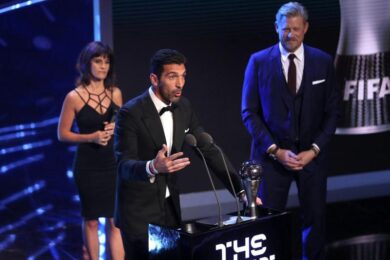 Buffon: portiere n° 1 al mondo ai Fifa Awards. Ma l’inglese lo mette in crisi