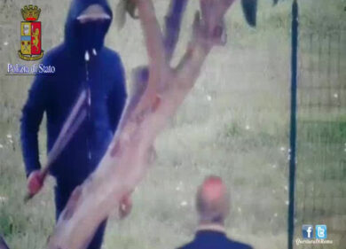 Come in Arancia Meccanica: il branco di minorenni rom armati di spranghe