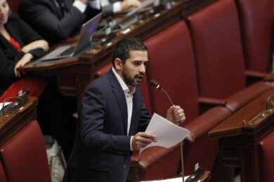 M5S all’attacco della Lega: “Salvini ha salvato Verdini e Alfano”