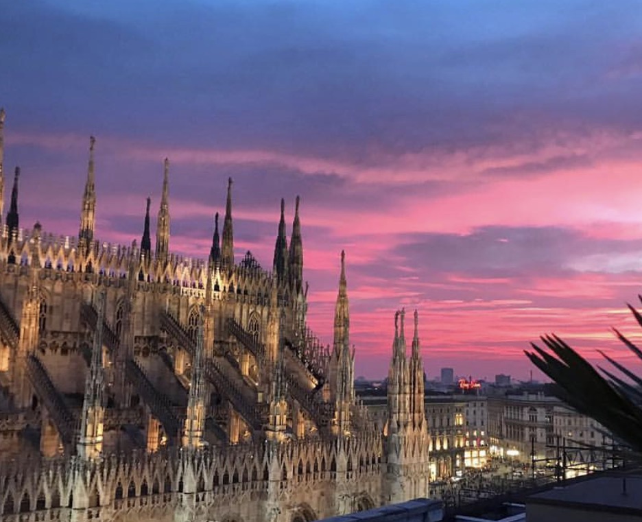 Tramonto “alieno”su Milano. Polveri sottili? L’esperto dice no Tramonto “alieno”su Milano. Polveri sottili? L’esperto dice no