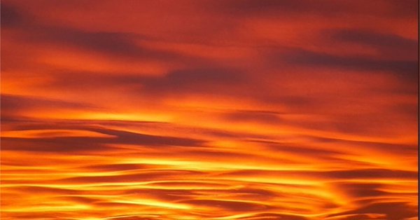Tramonto “alieno”su Milano. Polveri sottili? L’esperto dice no Tramonto “alieno”su Milano. Polveri sottili? L’esperto dice no