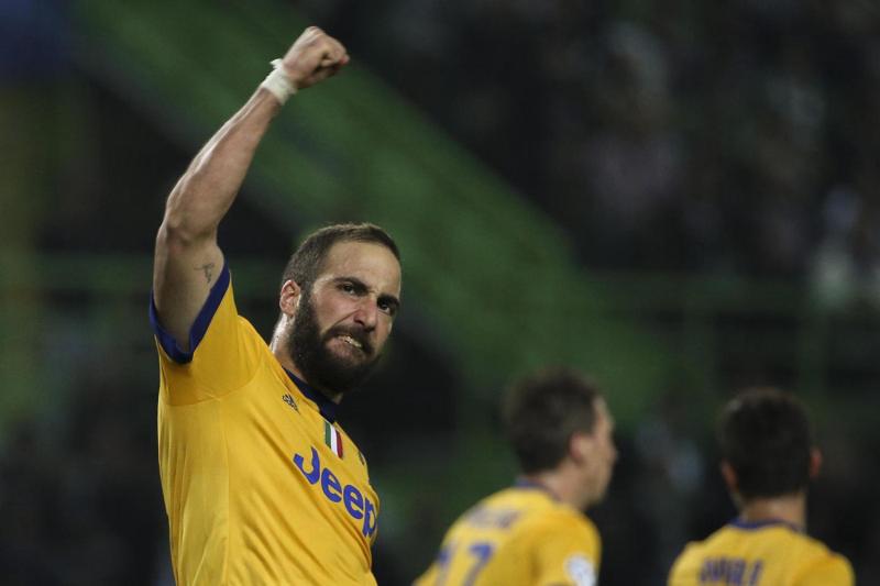 Higuain salva la Juventus a Lisbona. Allegri: “Bene solo il risultato” Higuain salva la Juventus a Lisbona. Allegri: “Bene solo il risultato”