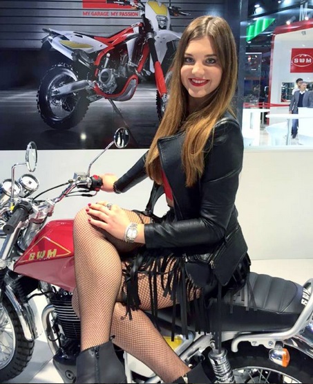 Eicma 2017 a Milano: Eicma Girls in griglia di partenza. GALLERY