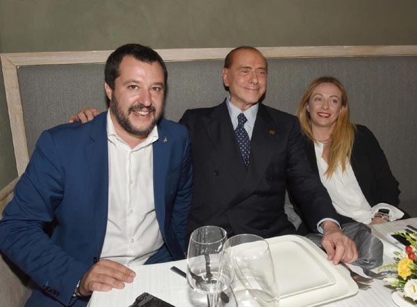 Centrodestra: Berlusconi, Meloni e Salvini: via al patto dell’arancino Centrodestra: Berlusconi, Meloni e Salvini: via al patto dell’arancino