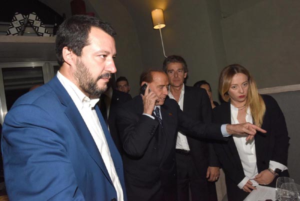 Centrodestra: Berlusconi, Meloni e Salvini: via al patto dell’arancino Centrodestra: Berlusconi, Meloni e Salvini: via al patto dell’arancino