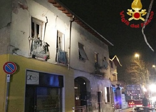 Esplosione in una palazzina nel Milanese: uomo gravemente ferito Esplosione in una palazzina nel Milanese: uomo gravemente ferito