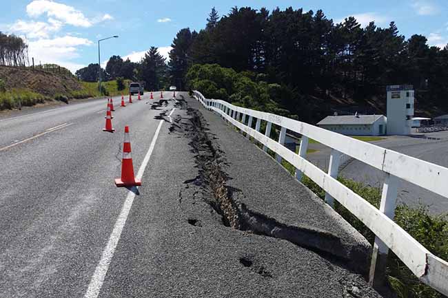 Terremoto “in diretta”, ecco come si sgretolano le pareti e crollano muri Terremoto “in diretta”, ecco come si sgretolano le pareti e crollano muri