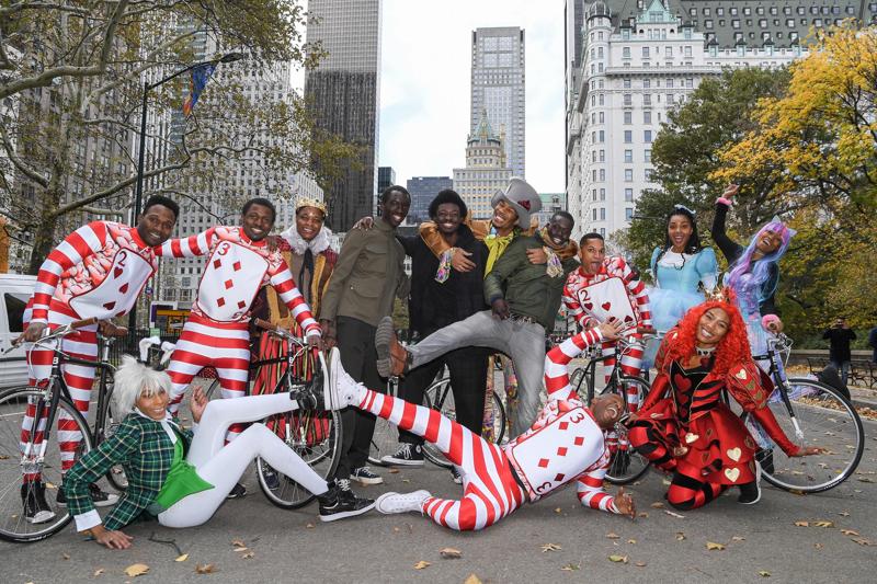 Pirelli in bici con Alice in Central Park per il Calendario 2018 Pirelli in bici con Alice in Central Park per il Calendario 2018