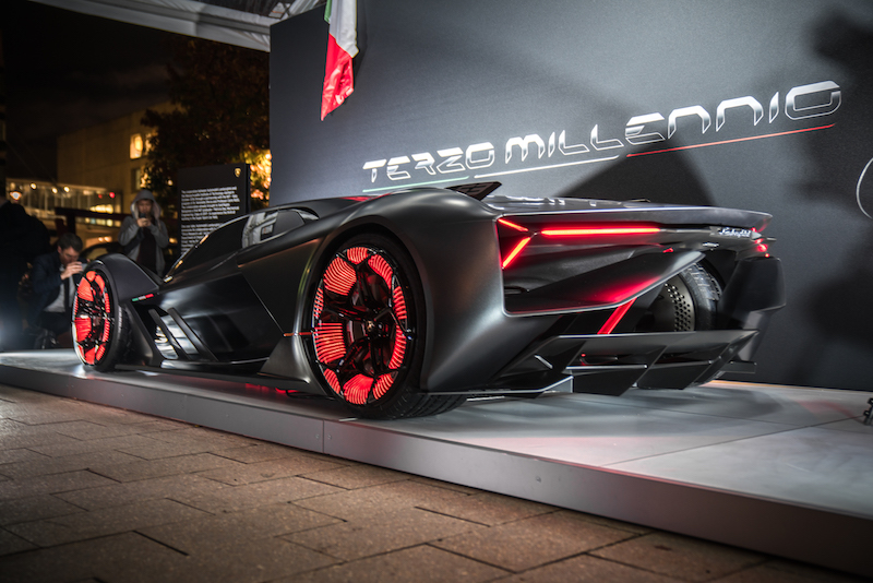 La Lamborghini si proietta nel Terzo millennio La Lamborghini si proietta nel Terzo millennio