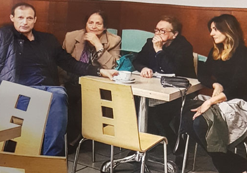 Allegri porta Ambra nel suo bar di Livorno. E l’anello con diamante…