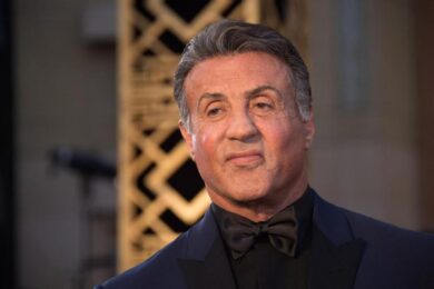 Molestie, Sylvester Stallone sotto accusa: sesso a 3 con una 16enne