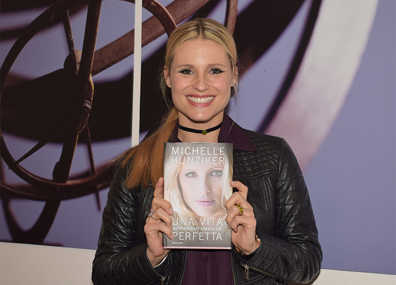 Michelle Hunziker presenta il libro “Una vita apparentemente perfetta” Michelle Hunziker presenta il libro “Una vita apparentemente perfetta”