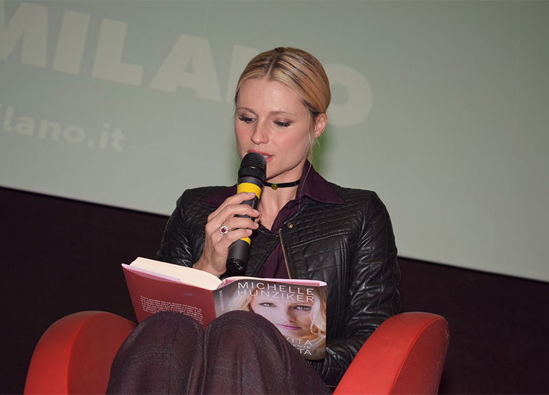 Michelle Hunziker presenta il libro “Una vita apparentemente perfetta” Michelle Hunziker presenta il libro “Una vita apparentemente perfetta”