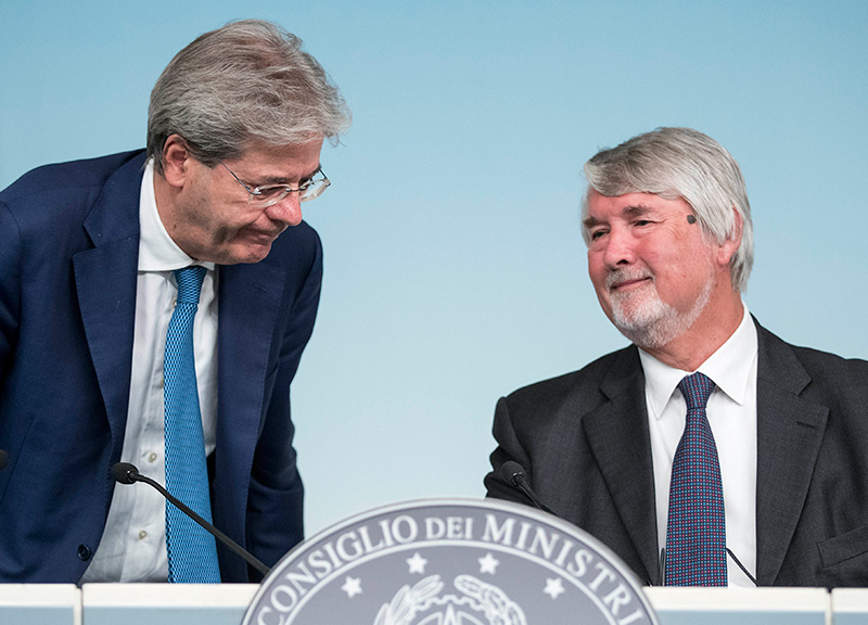 Pensioni, Gentiloni ai sindacati: firmate il pacchetto e lo blindiamo in Aula Pensioni, Gentiloni ai sindacati: firmate il pacchetto e lo blindiamo in Aula