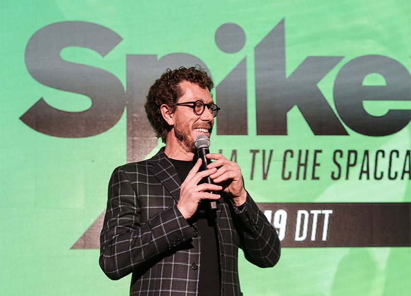 Spike, da Giulia Salemi a Le Capitane: le foto della festa a Garage Italia