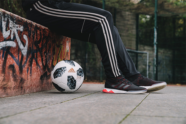 Adidas, lancia Predator 18+. Ecco in campo Pogba e Rakitic Adidas, lancia Predator 18+. Ecco in campo Pogba e Rakitic