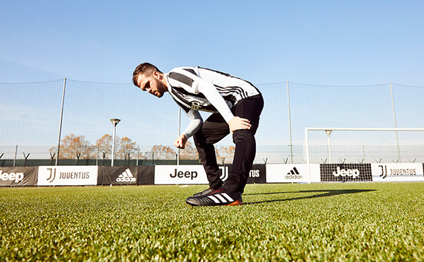 Adidas, lancia Predator 18+. Ecco in campo Pogba e Rakitic Adidas, lancia Predator 18+. Ecco in campo Pogba e Rakitic