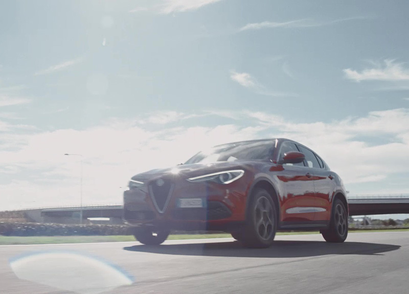 Alfa Romeo Stelvio e Giorgio Moroder, i miti si incontrano a Milano Alfa Romeo Stelvio e Giorgio Moroder, i miti si incontrano a Milano