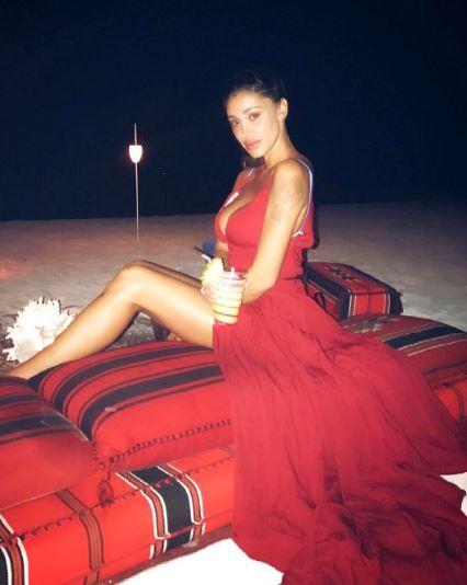 Belen Rodriguez, che sexy! Il look vedo-non-vedo mostra tutto. FOTO Belen Rodriguez, che sexy! Il look vedo-non-vedo mostra tutto. FOTO