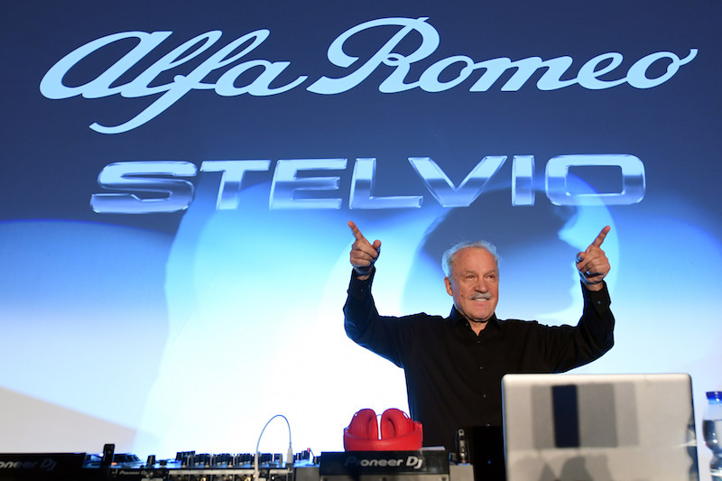 Alfa Romeo Stelvio e Giorgio Moroder, i miti si incontrano a Milano Alfa Romeo Stelvio e Giorgio Moroder, i miti si incontrano a Milano
