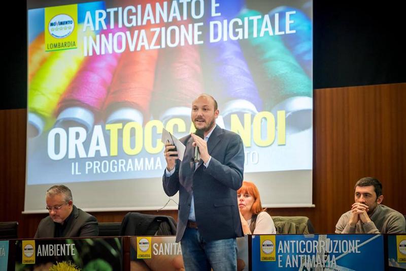 Regione, Dario Violi candidato M5S: sfiderà Gori e Maroni Regione, Dario Violi candidato M5S: sfiderà Gori e Maroni