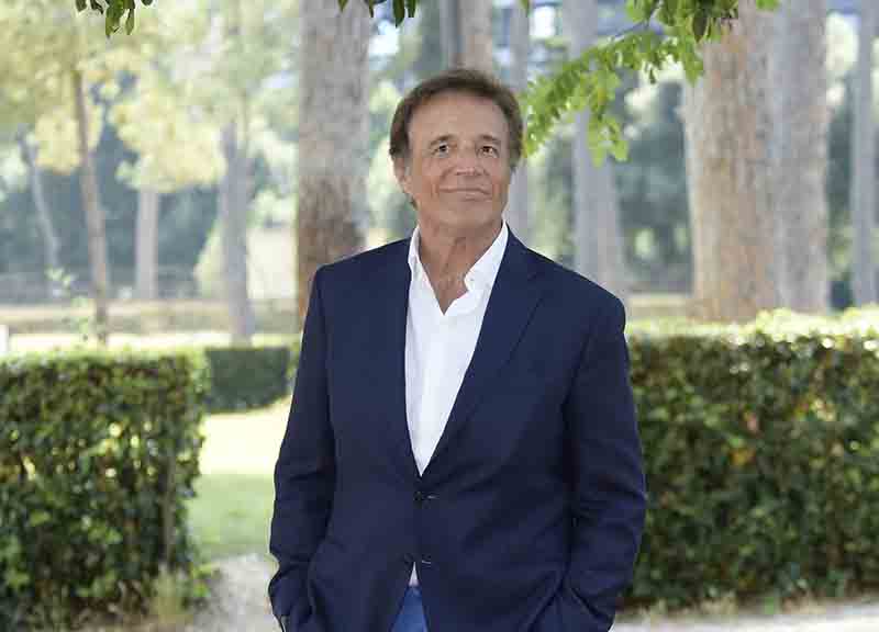 Ascolti Tv Auditel, Carlo Conti straccia De Sica. Crozza fa a pezzi Zoro Ascolti Tv Auditel, Carlo Conti straccia De Sica. Crozza fa a pezzi Zoro
