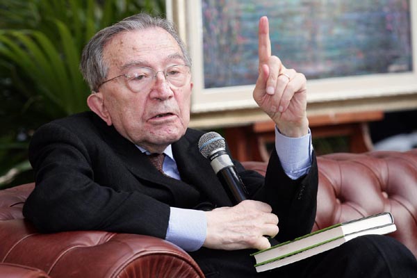 Andreotti e il Decameron moderno tra vita pubblica e goliardia: il romanzo