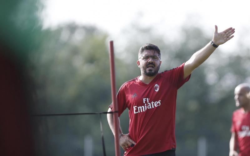 Milan, Gattuso: “Difesa a tre. Bonucci capitano”. Sui consigli di Berlusconi.. Milan, Gattuso: “Difesa a tre. Bonucci capitano”. Sui consigli di Berlusconi..