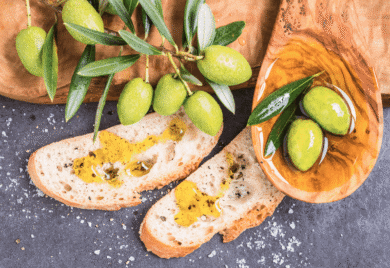 Pane e olio: i benefici del pane e olio, la merenda  che aiuta la salute