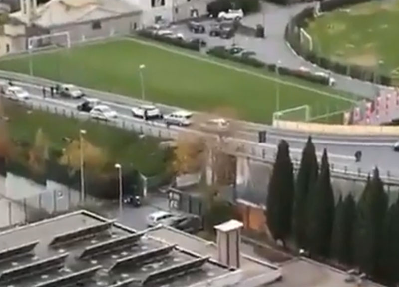 Genova, sparatoria: auto non si ferma all’alt. Feriti 3 carabinieri Genova, sparatoria: auto non si ferma all’alt. Feriti 3 carabinieri