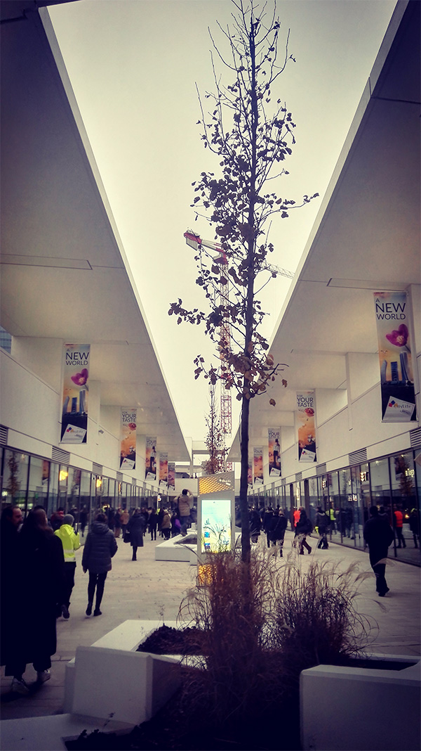 Citylife Shopping District pronto all’apertura nel nuovo cuore verde di Milano Citylife Shopping District pronto all’apertura nel nuovo cuore verde di Milano