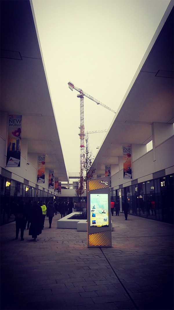 Citylife Shopping District pronto all’apertura nel nuovo cuore verde di Milano Citylife Shopping District pronto all’apertura nel nuovo cuore verde di Milano
