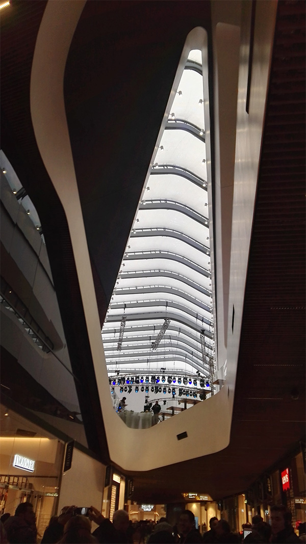 Citylife Shopping District pronto all’apertura nel nuovo cuore verde di Milano Citylife Shopping District pronto all’apertura nel nuovo cuore verde di Milano