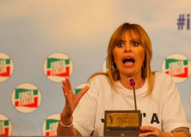 Ascolti Tv Auditel, Conti doppia Canale 5, Mussolini fa volare Myrta Merlino