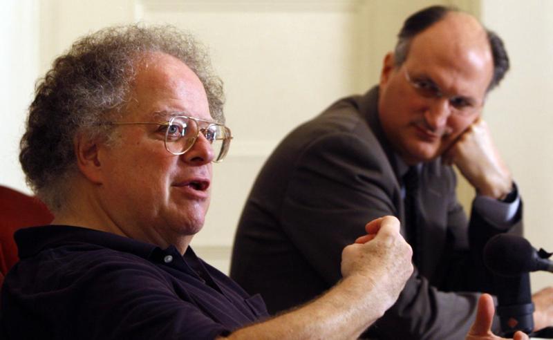 Molestie sessuali, James Levine sospeso dalla Metropolitan Opera di New York Molestie sessuali, James Levine sospeso dalla Metropolitan Opera di New York