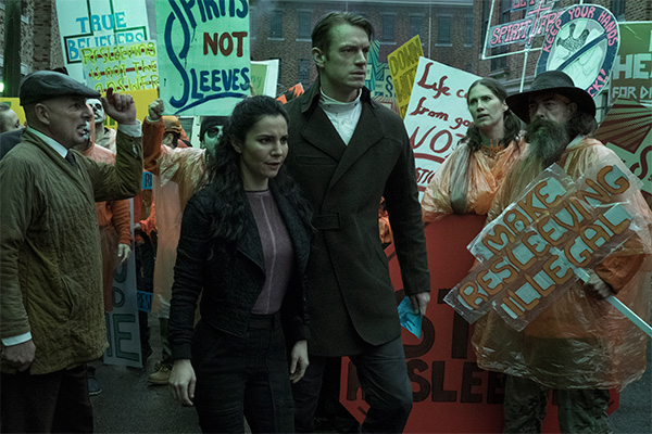 Netflix, ecco Altered Carbon. Sesso e omicidi 300 anni nel futuro Netflix, ecco Altered Carbon. Sesso e omicidi 300 anni nel futuro