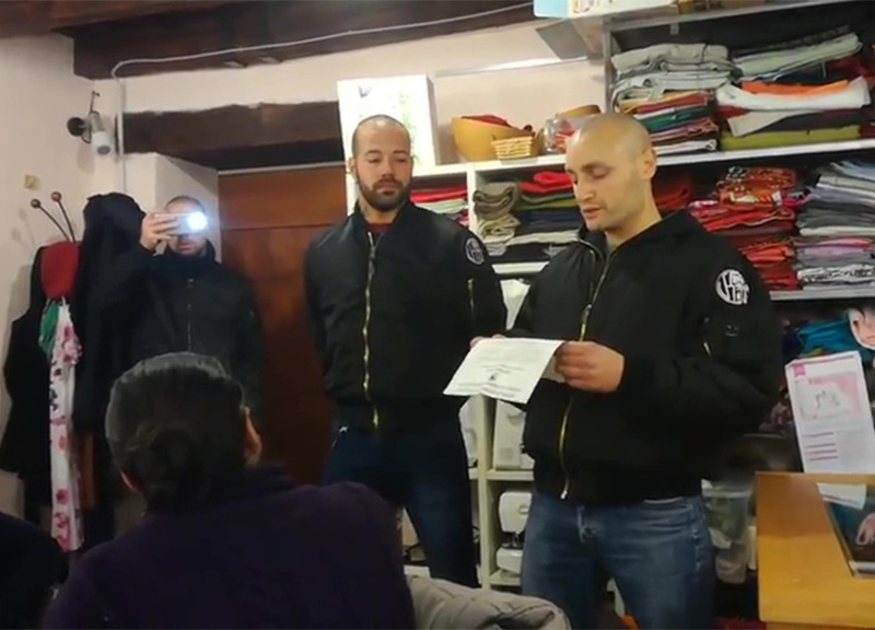Como, blitz contro gli skinheads: perquisizioni e documenti sequestrati. Video Como, blitz contro gli skinheads: perquisizioni e documenti sequestrati. Video