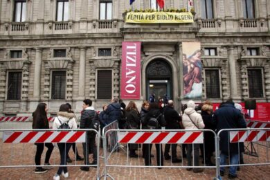 Prima della Scala, la politica dà forfait. Assente Gentiloni, c’è la Boschi