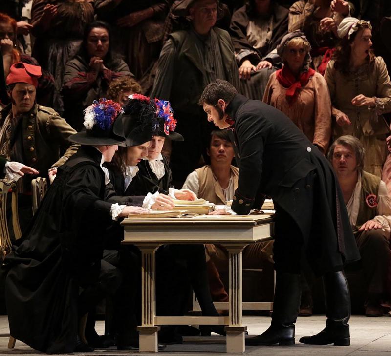 Prima alla Scala: undici minuti di applausi. Anna-Yusif, bacio vero sul palco Prima alla Scala: undici minuti di applausi. Anna-Yusif, bacio vero sul palco