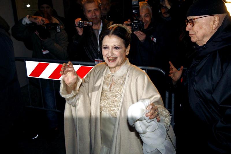 Prima alla Scala: undici minuti di applausi. Anna-Yusif, bacio vero sul palco Prima alla Scala: undici minuti di applausi. Anna-Yusif, bacio vero sul palco