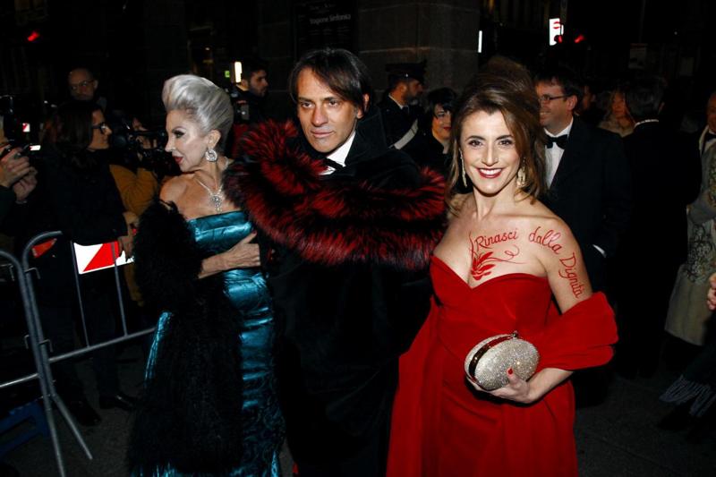Prima alla Scala: undici minuti di applausi. Anna-Yusif, bacio vero sul palco Prima alla Scala: undici minuti di applausi. Anna-Yusif, bacio vero sul palco
