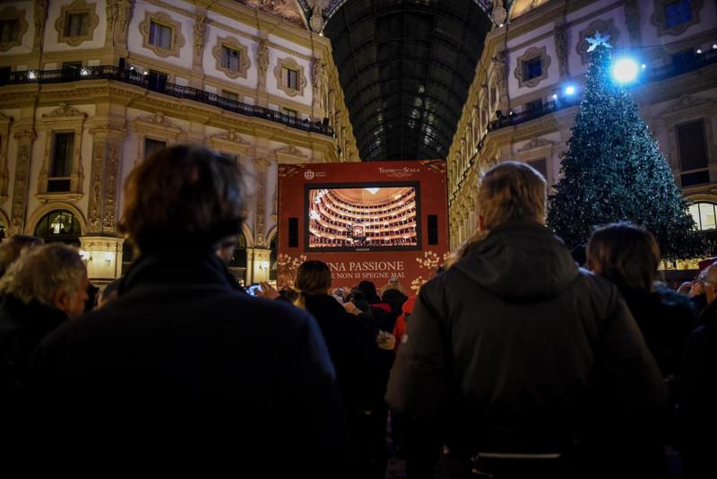 La Prima della Scala invade la città, dalla Galleria alla Fondazione Feltrinelli La Prima della Scala invade la città, dalla Galleria alla Fondazione Feltrinelli