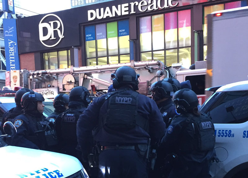 Attentato New York, bomba alla stazione dei bus: fermato 27enne del Bangladesh Attentato New York, bomba alla stazione dei bus: fermato 27enne del Bangladesh
